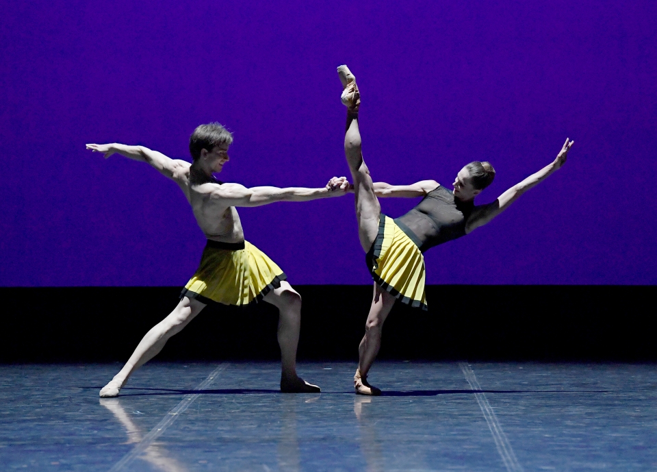 © Stuttgarter Ballett, Pas de deux z baletu Herman Schmerman,  choreografia: William Forsythe, tanec: Polina Semionova ako hosť, Friedemann Vogel